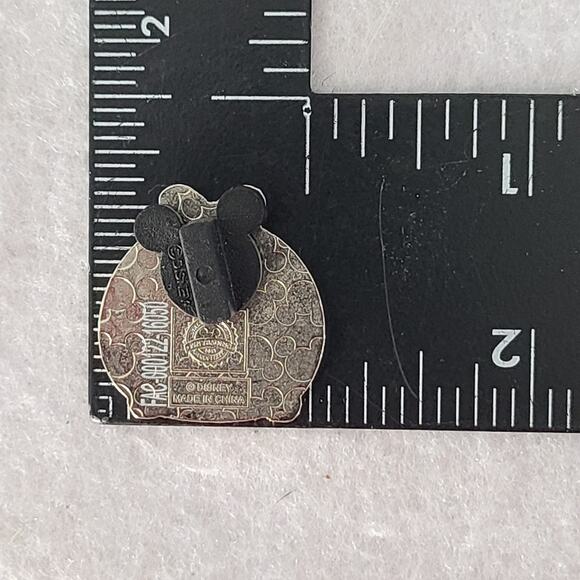 2015 Disney Pin Trading Daisy Duck Tsum Tsum Mystery Enamel Pin Authentic - Picture 5 of 8